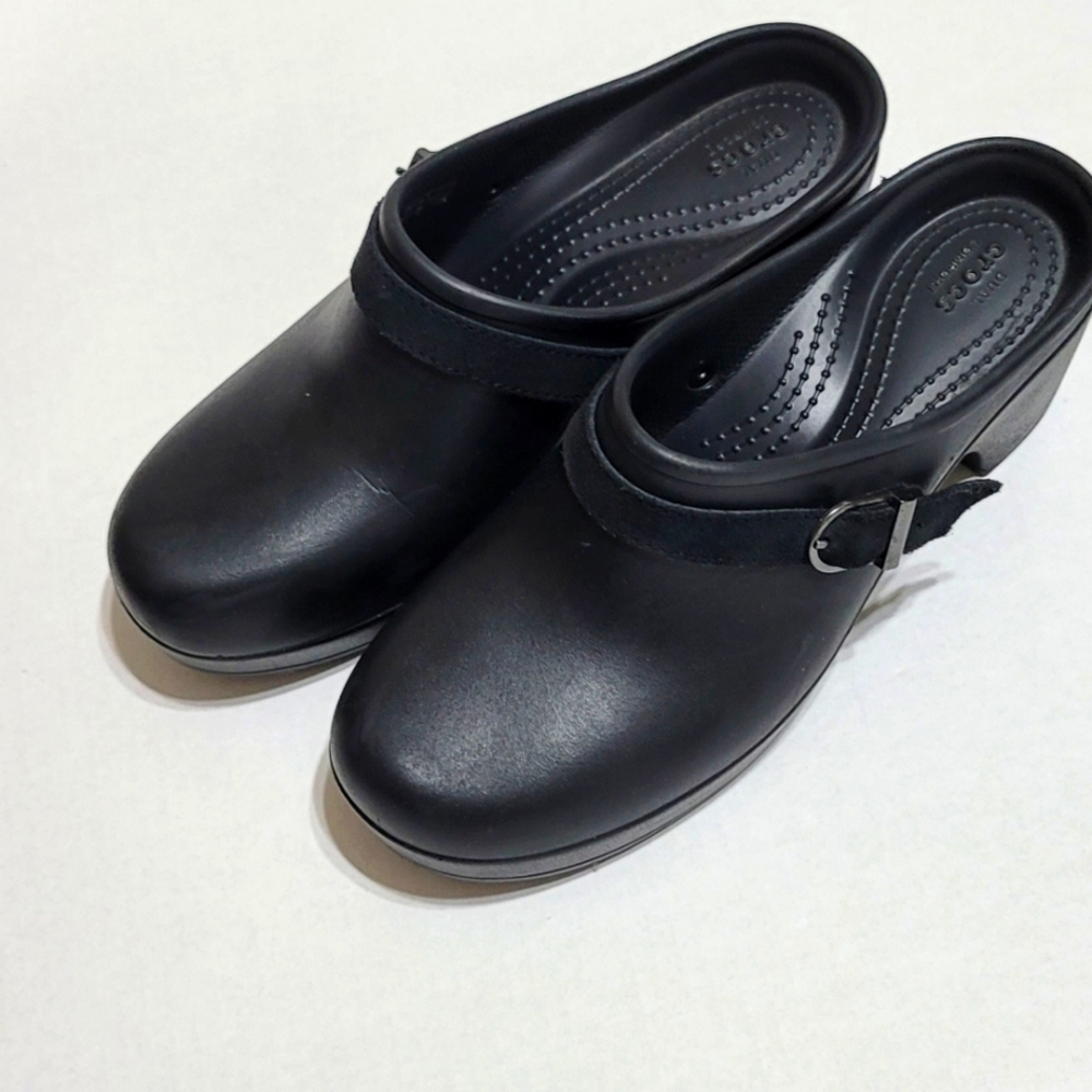 Crocs  clogs
